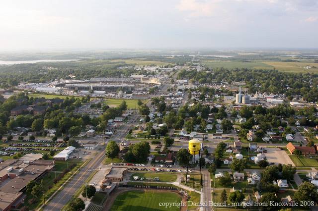 Aireal view of the town Knoxville from South looking North
